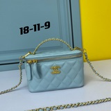 Chanel мини-сумочка в форме квадратной коробки с кожаным ремешком через плечо, ж