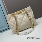 Еще не успела расстаться с сумкой Grandma, как уже влюбилась в сумку Chanel 2023