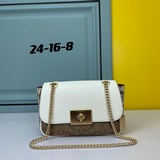 Новая модель женской сумки Coach с цепочкой в стиле Chanel с клапаном. Новейшая 