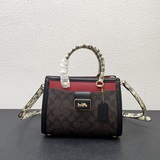 Новая модель кожаной сумки Coach Grace Carryall с классическим логотипом в виде 