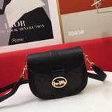Новая сумка Coach в форме седла, выпущенная в январе, классическая и универсальн