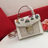 Классическая сумка Coach с вышитым логотипом и ручкой наверху, модель Tabby 20, 