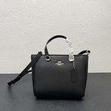 Сумка Coach Alice Small Tote Классическая лаконичная сумка Small Tote из кожи с 