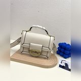 Coach выпустила новую модель сумки Georgie в стиле гармошки. Эта сумка действите