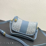 Новая модель Swinger 2325 от Coach с классическим логотипом, печатным покрытием 