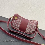 Новая модель Swinger 2325 от Coach с классическим логотипом, печатным покрытием 