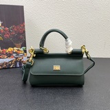Dolce & Gabbana Каждое появление на публике сопровождается яркими моментами,