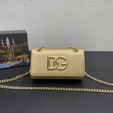 Новая модель от Dolce & Gabbana отличается простой и модной конструкцией. Са