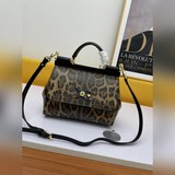 Оригинальный заказ 【Dolce & Gabbana Дука Банна】 Еще одна модель платиновой с