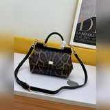 Оригинальный заказ 【Dolce & Gabbana Дука Банна】 Еще одна модель платиновой с