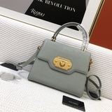 Dolce & Gabbana Импортная кожа, которая выглядит великолепно при каждом появ