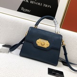 Dolce & Gabbana Импортная кожа, которая выглядит великолепно при каждом появ
