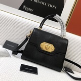 Dolce & Gabbana Импортная кожа, которая выглядит великолепно при каждом появ