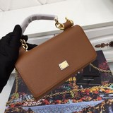 Dolce & Gabbana Импортная кожа, простой и модный дизайн, создающий стильный 