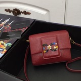 Dolce & Gabbana Импортная кожа, которая выглядит великолепно при каждом взгл