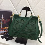 Dolce & Gabbana Ажурная вышивка всегда выглядит ярко и сияюще.