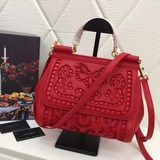 Dolce & Gabbana Ажурная вышивка всегда выглядит яркой и сияющей.