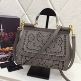 Dolce & Gabbana Ажурная вышивка всегда выглядит яркой и сияющей.