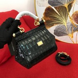 Dolce & Gabbana Мини-сумка с крокодиловым узором, которая всегда привлекает 