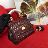 Dolce & Gabbana Мини-сумка с крокодиловым узором, которая всегда привлекает 