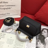 Dolce & Gabbana Каждый раз, когда вы надеваете мини, вы выглядите ярко и сия