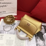 Dolce & Gabbana Каждый раз, когда вы надеваете мини, вы выглядите ярко и сия