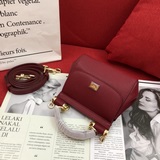 Dolce & Gabbana Каждый раз, когда вы надеваете мини, вы выглядите ярко и сия