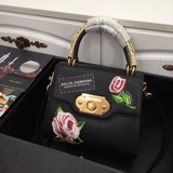 Dolce & Gabbana Импортная кожа, которая выглядит великолепно при каждом взгл