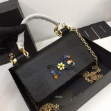 Dolce & Gabbana Импортная кожа, простой и модный дизайн, создающий современн