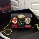 Dolce & Gabbana Импортная кожа  Эмалевый логотип в виде цветка.
