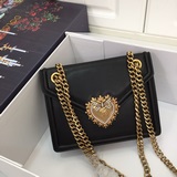 Dolce & Gabbana Импортная кожа всегда выглядит великолепно.