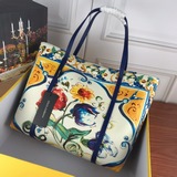 Dolce & Gabbana! Полный принт на фоне цвета Майорки подходит к любому наряду