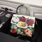 Dolce & Gabbana Импортная кожа, которая выглядит великолепно при каждом взгл