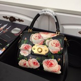 Dolce & Gabbana Импортная кожа, которая выглядит великолепно при каждом взгл