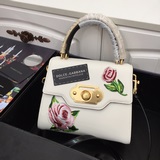 Dolce & Gabbana Импортная кожа, которая выглядит великолепно при каждом взгл