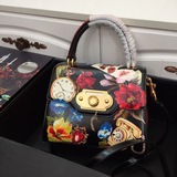 Dolce & Gabbana Импортная кожа, которая выглядит великолепно при каждом взгл