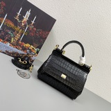 Dolce & Gabbana Импортная кожа + узор под кожу крокодила, который всегда при