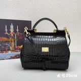 Dolce & Gabbana Каждый раз, когда он появляется, он привлекает внимание и вы