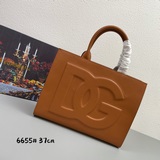 Dolce & Gabbana Импортная кожа всегда выглядит тепло и сияюще.