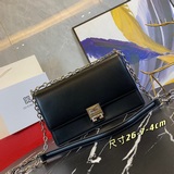 В комплекте с коробкой： сумка, карточка, сертификат и новая кожаная цепочка Give