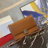 В комплекте с коробкой： сумка, карточка, сертификат и новая кожаная цепочка Give