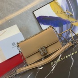В комплекте с коробкой： сумка, карточка, сертификат и новая кожаная цепочка Give
