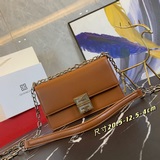 В комплекте с коробкой： сумка, карточка, сертификат и новая кожаная цепочка Give