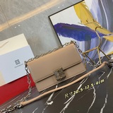 В комплекте с коробкой： сумка, карточка, сертификат и новая кожаная цепочка Give