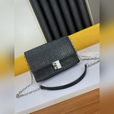 Французский бренд G! Новая серия CUT OUT очень интересна. Маленькая сумка-камера