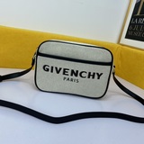 GIVENCHY BOND Бежевая сумка для фотоаппарата из парусины. Удобная, легкая и не г