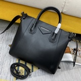 Французский бренд Givenchy отмечает 10-летие модели Antigona! В 2023 году будет 