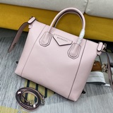 Французский бренд Givenchy отмечает 10-летие модели Antigona! В 2023 году будет 