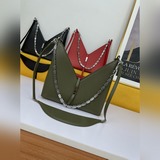 Givenchy Новая модель Givenchy Франция G-House 2023 представляет новую модель V-