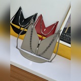 Givenchy Новая модель Givenchy Франция G-House 2023 представляет новую модель V-